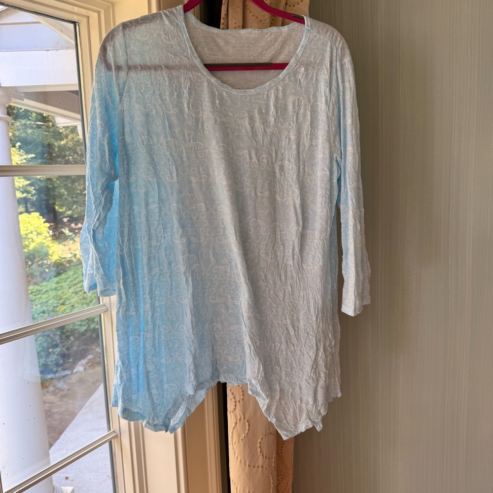 Light Blue Heart and Key Lock Design 3/4 Sleeve Crinkle Texture Women Flowy Tee